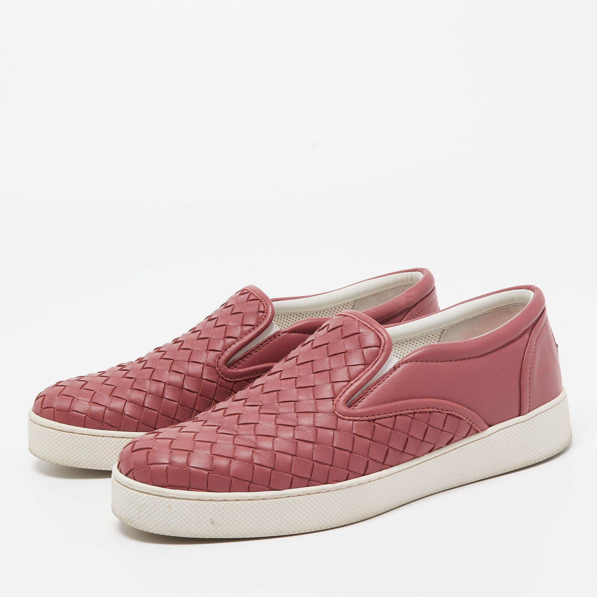 Coming in a classic silhouette, these designer sneakers are a seamless combination of luxury, comfort, and style. These sneakers are finished with signature details and comfortable insoles.