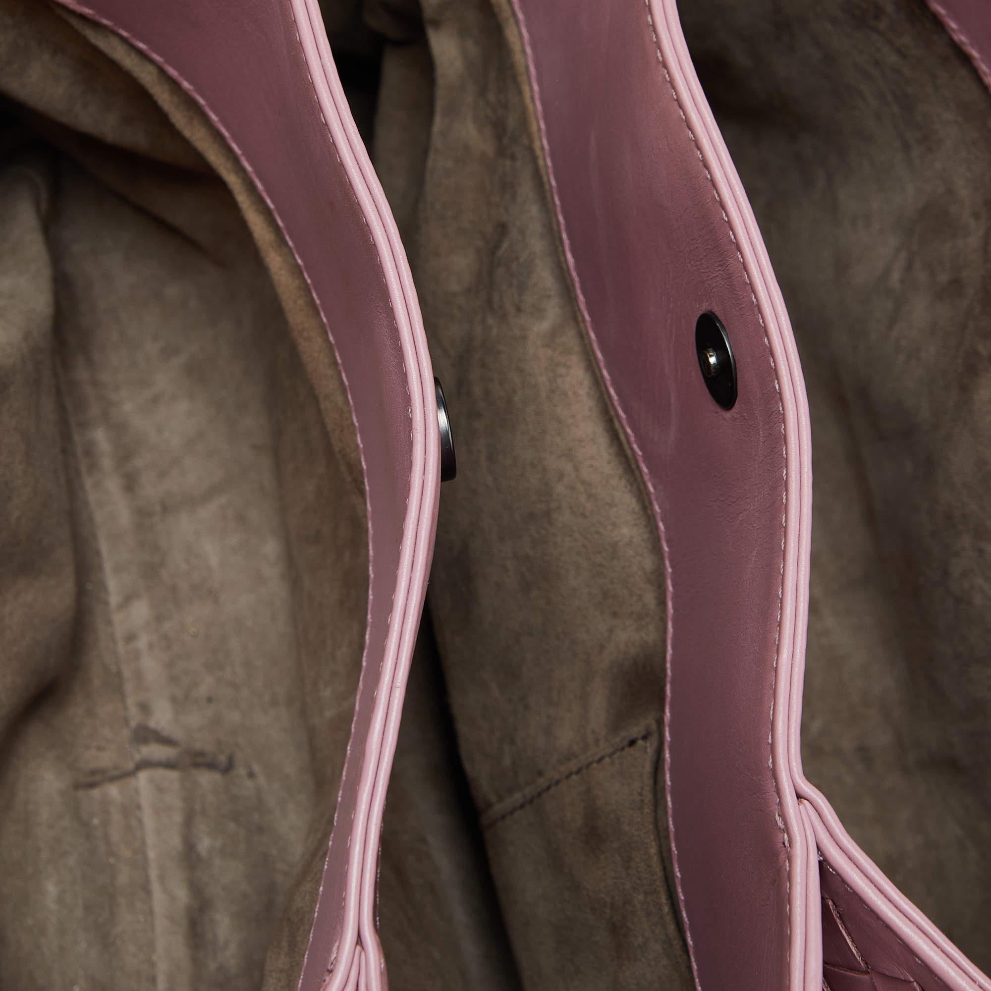 Bottega Veneta Pink Intrecciato Leather Small Roma Tote In Good Condition For Sale In Dubai, Al Qouz 2