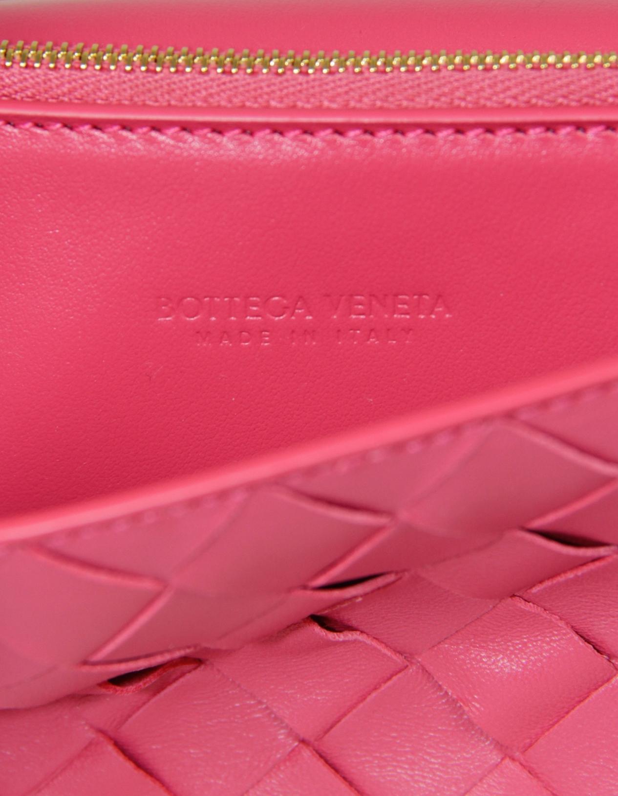 Bottega Veneta Rosa Intrecciato Portafoglio in pelle con tracolla Crossbody Bag in vendita 3