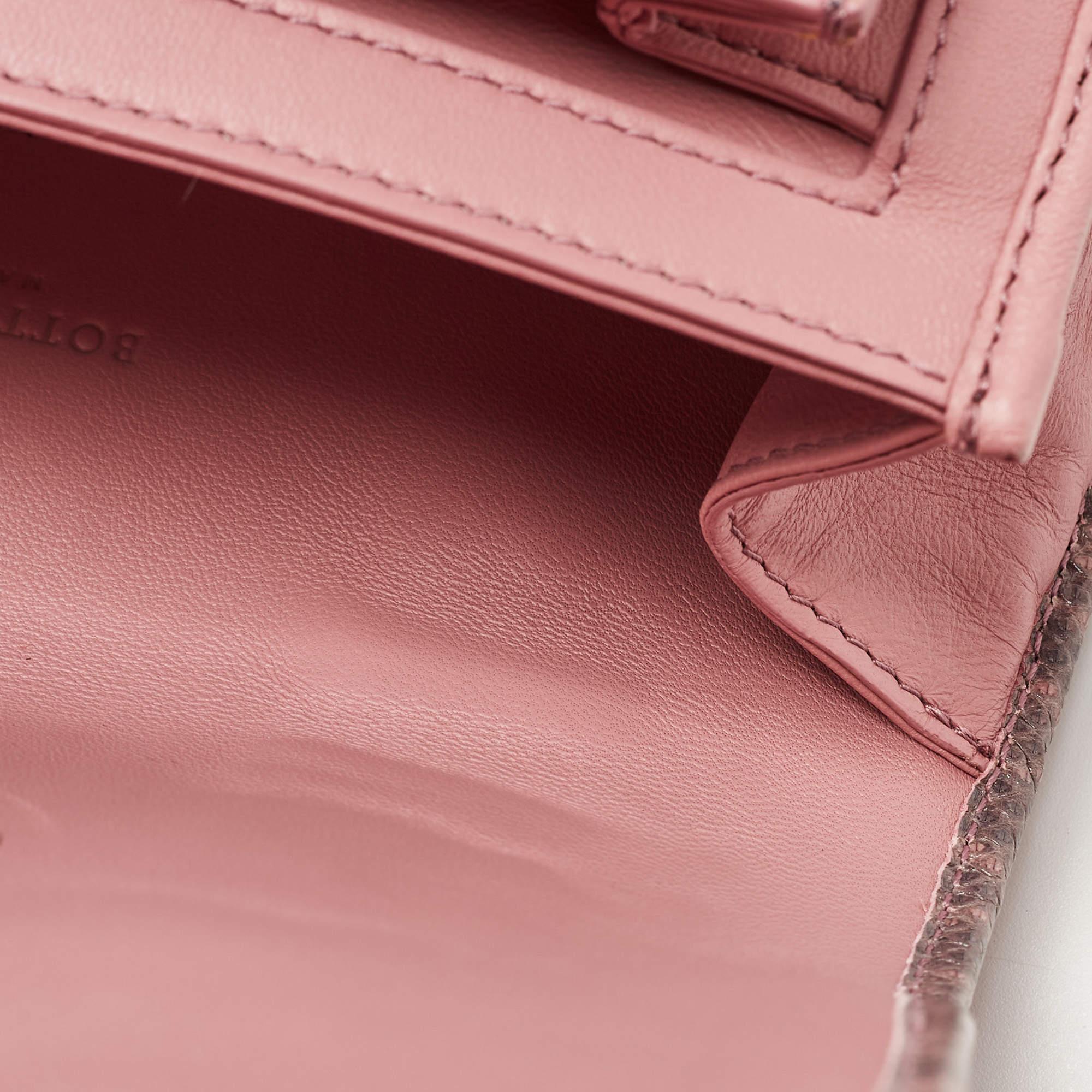 Bottega Veneta Pink Karung and Intrecciato Leather Flap Crossbody Bag In Excellent Condition For Sale In Dubai, Al Qouz 2