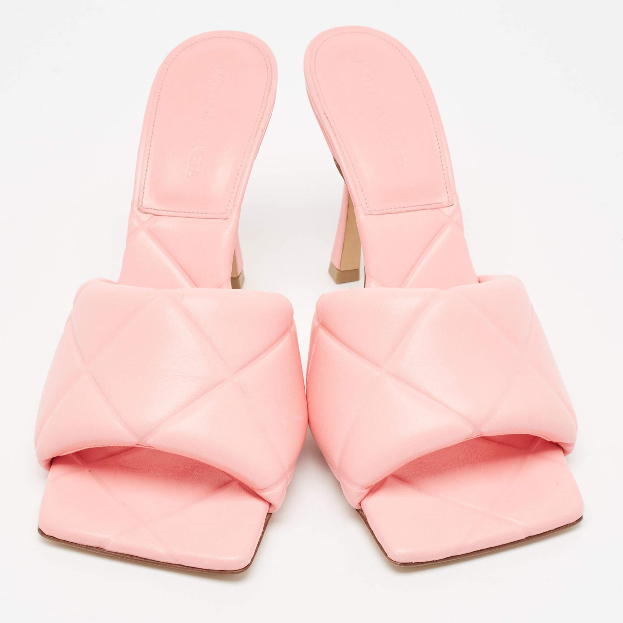 Bottega Veneta Pink Leather Lido Slide Sandals Size 39.5 In Good Condition For Sale In Dubai, Al Qouz 2