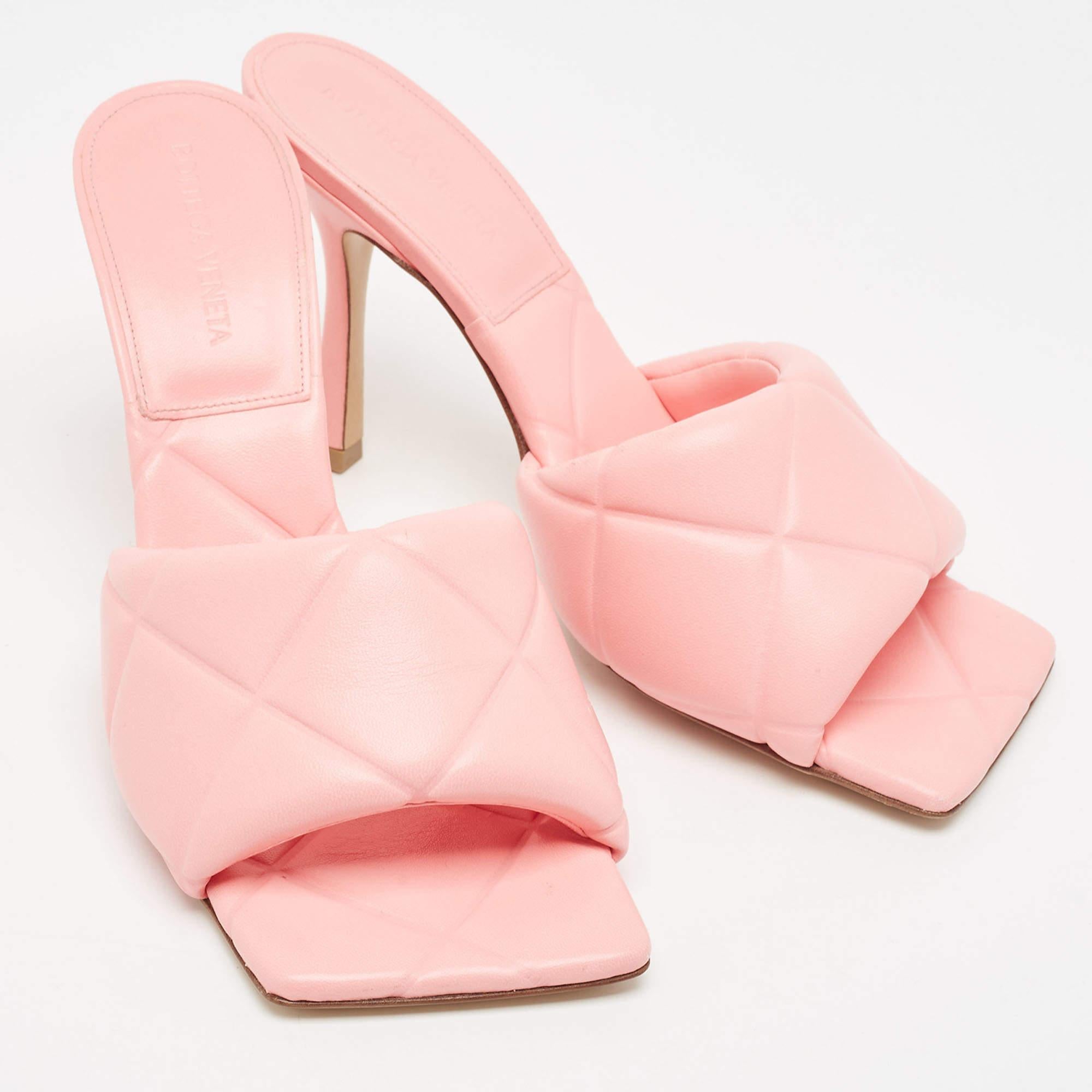 Bottega Veneta Pink Leather Lido Slide Sandals Size 39.5 In Good Condition For Sale In Dubai, Al Qouz 2