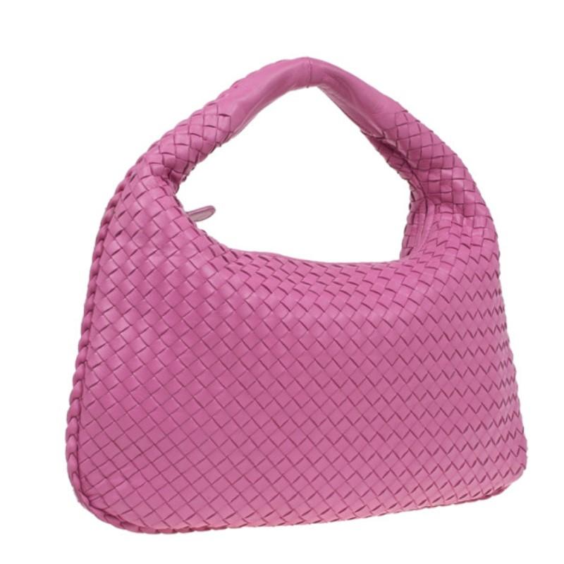 Bottega Veneta Pink Leather Small Intrecciato Hobo In New Condition In Dubai, Al Qouz 2
