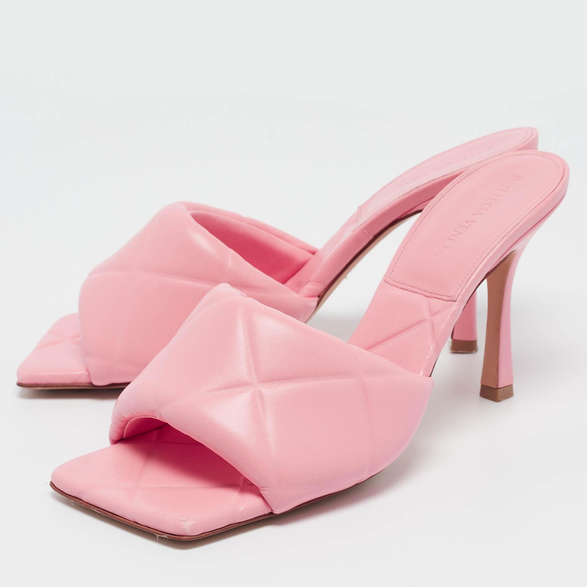 Bottega Veneta Pink Quilted Leather Slide Sandals Size 40.5 For Sale 2