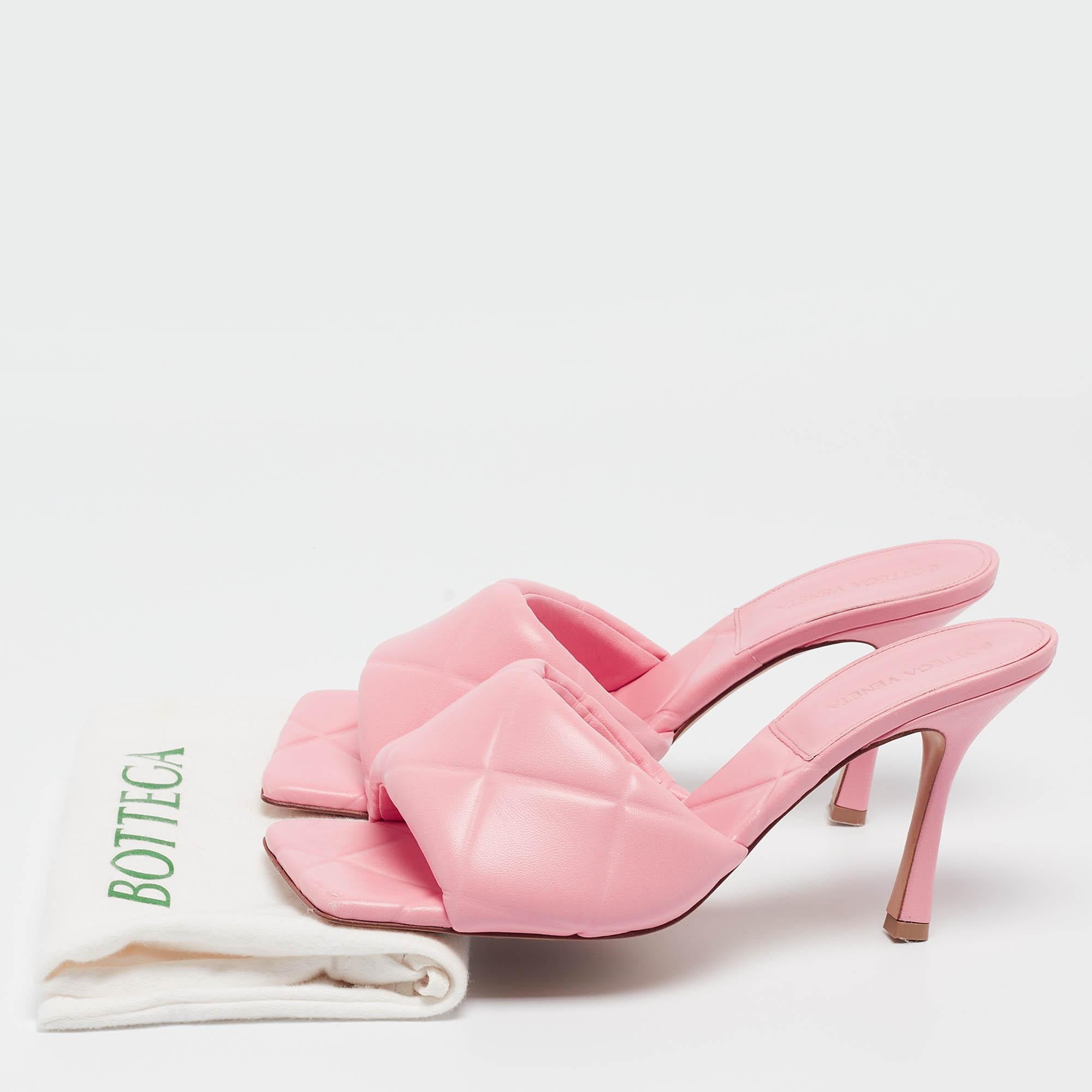 Bottega Veneta Pink Quilted Leather Slide Sandals Size 40.5 For Sale 5
