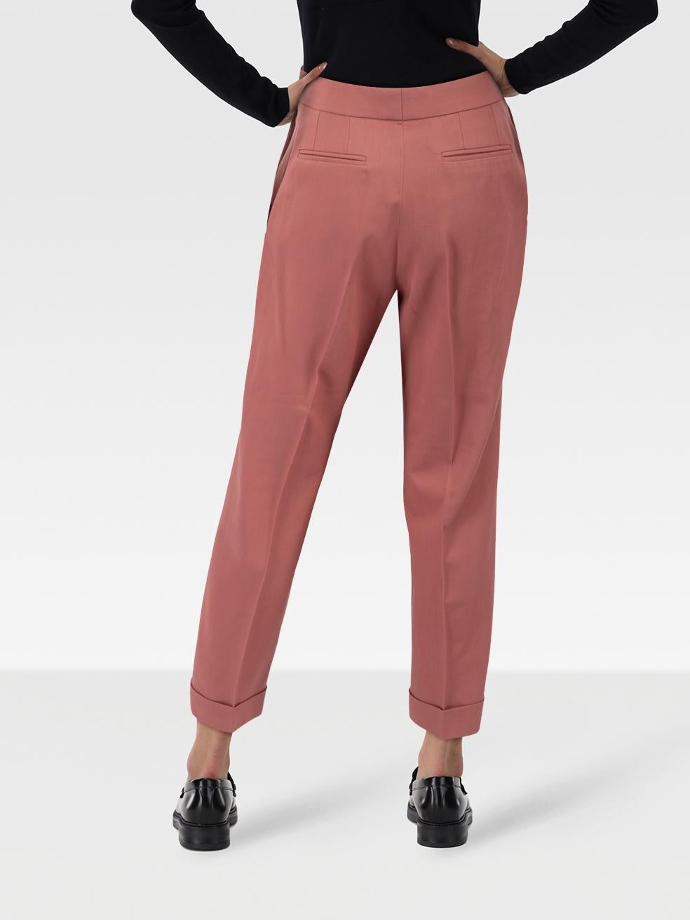 El ESTADO es Nunca usado, con etiquetas. Este nuevo artículo de reventa del diseñador Bottega Veneta no presenta ningún desgaste visible en los pantalones.
 

 Detalles
 

 

 Rosa
 

 Lana
 

 Pantalones
 

 Pierna recta
 

 Gran altura
 

 Puños