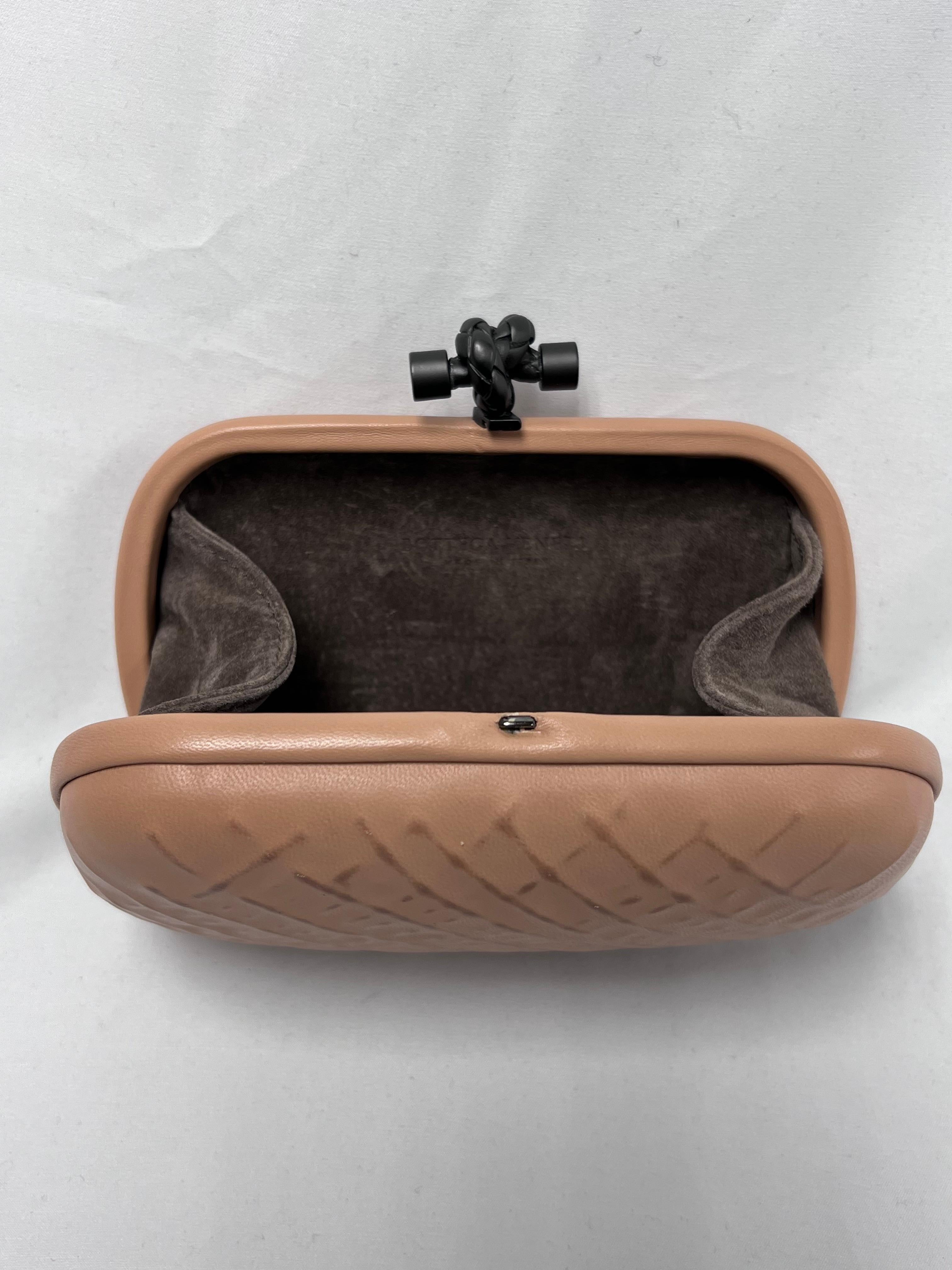 Women's or Men's Bottega Veneta Pochette Knot Taupe Nappa Embossed Leather Clutch Bag