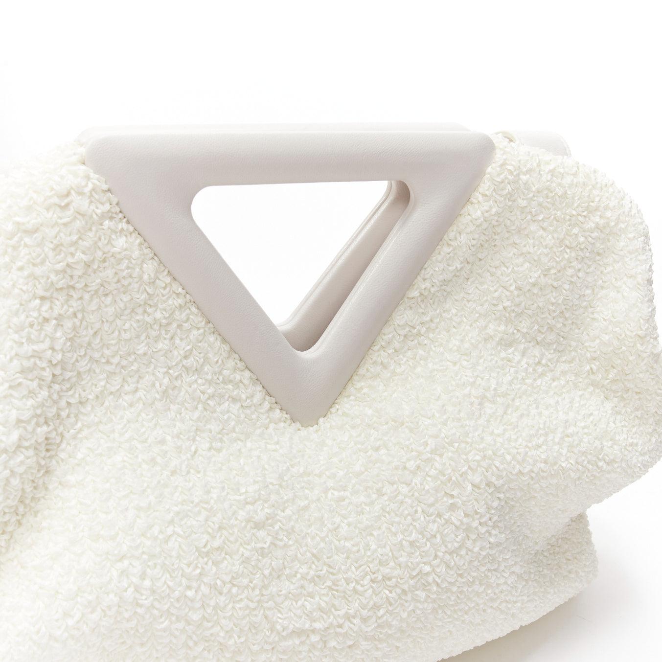 BOTTEGA VENETA Point Triangle white sponge boucle curly raffia leather bag For Sale 2