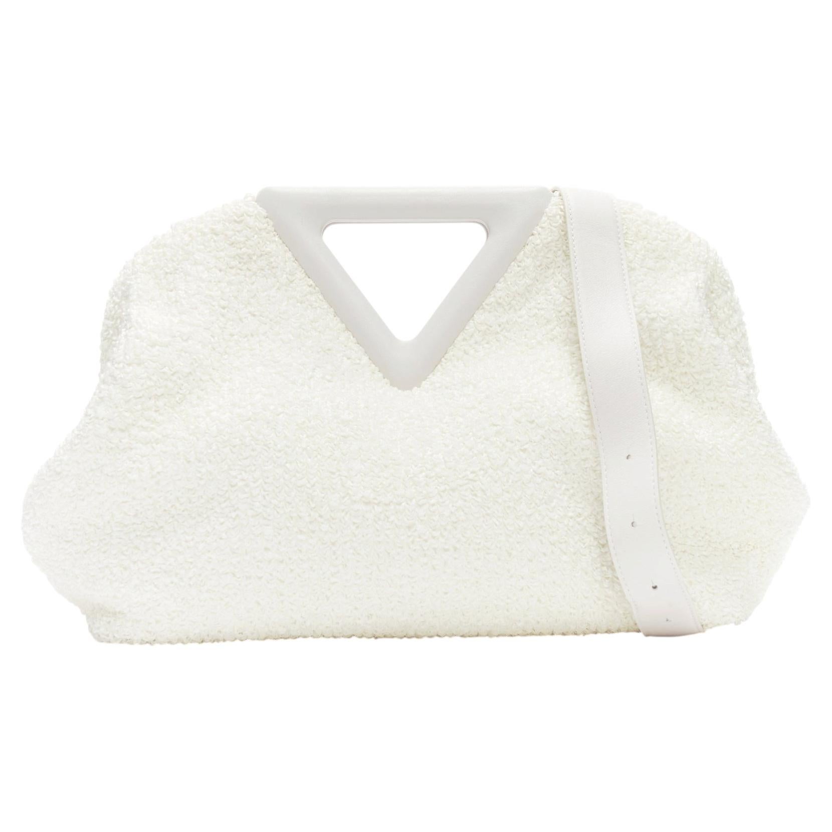 BOTTEGA VENETA Point Triangle white sponge boucle raffia leather shoulder bag For Sale