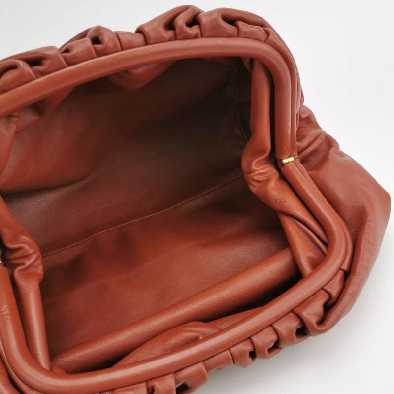 Bottega Veneta Pouch Calfskin Leather Brick Red Large In Excellent Condition For Sale In AUBERVILLIERS, FR