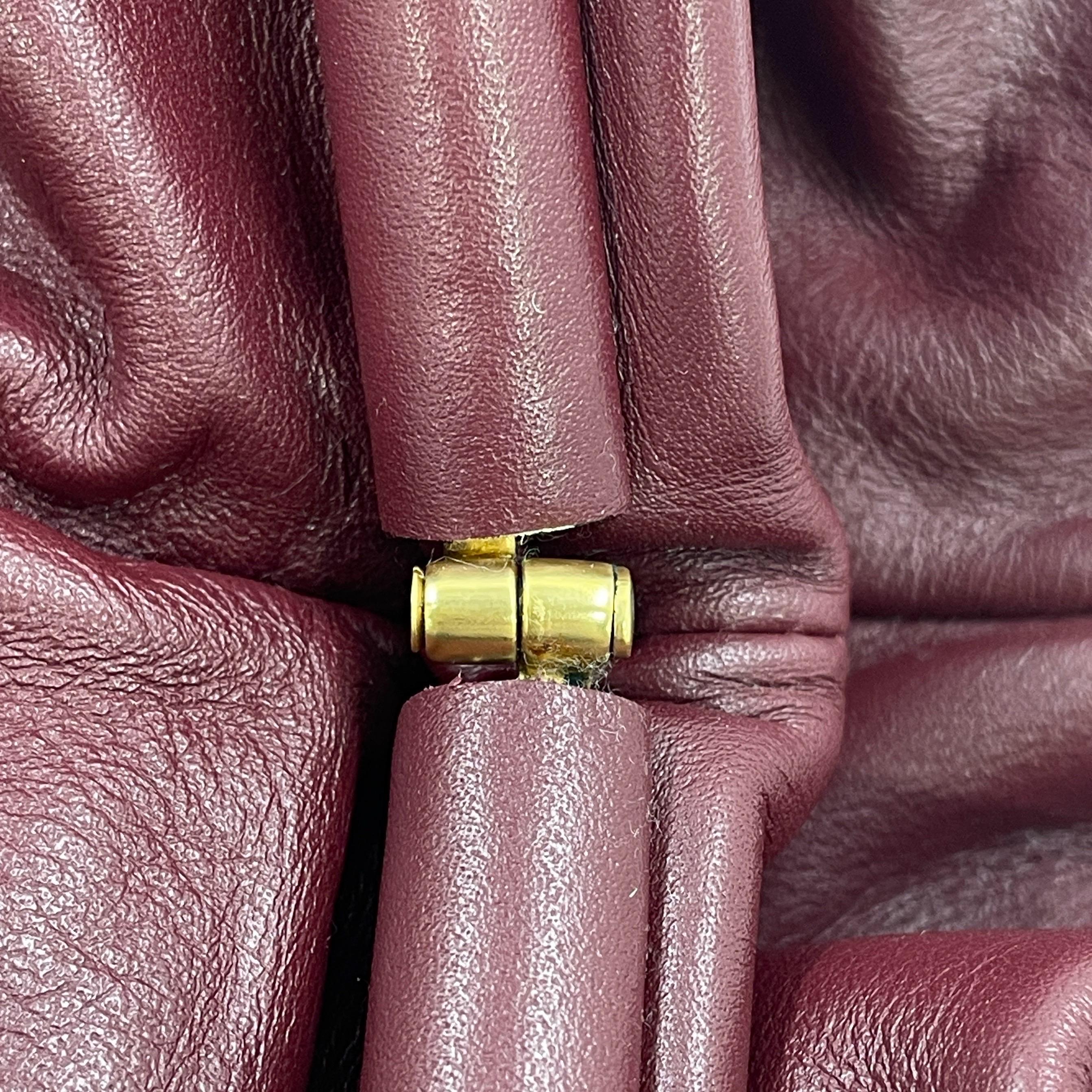 Bottega Veneta Pochette en cuir de veau Bourgogne Large en vente 9