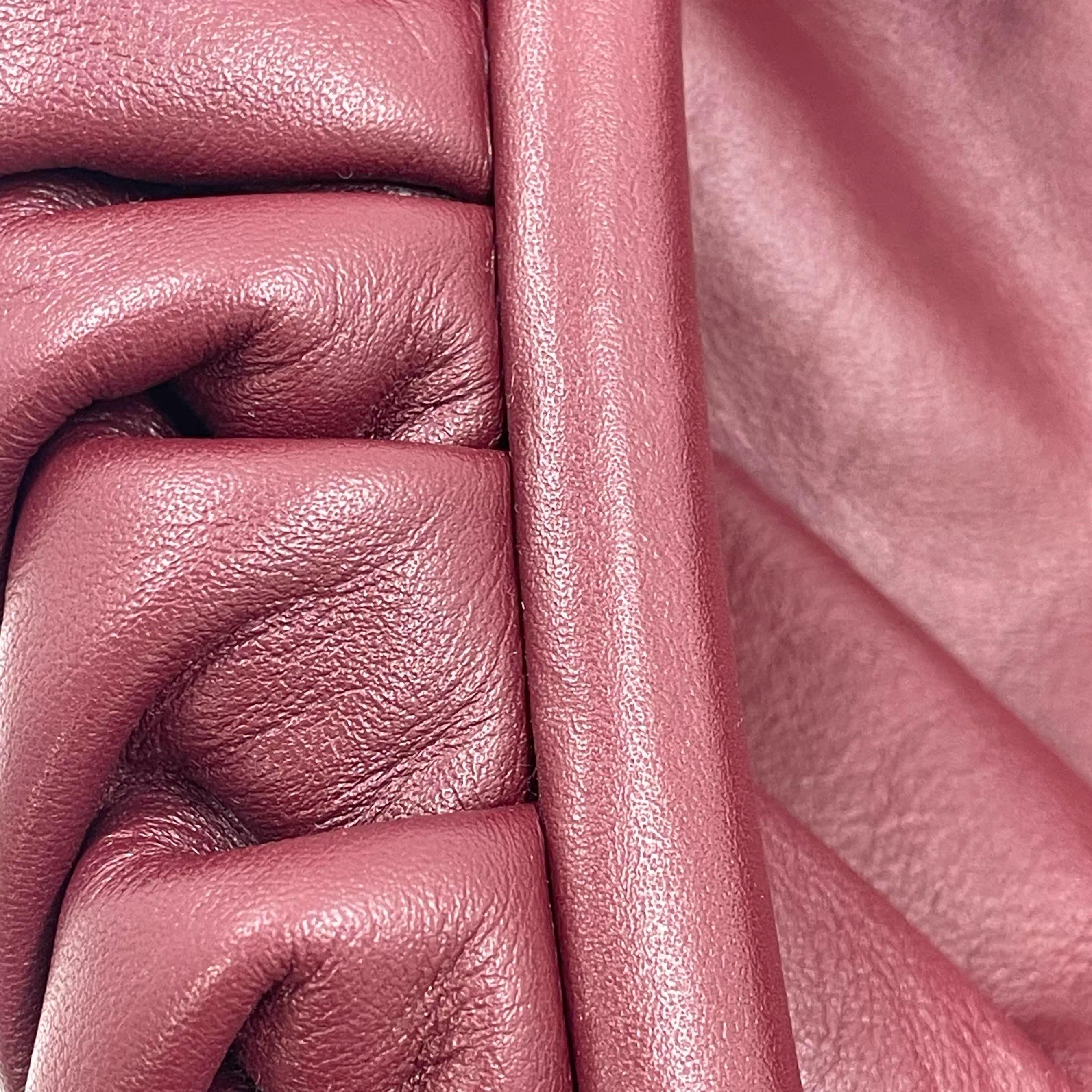 Bottega Veneta Pochette en cuir de veau Bourgogne Large en vente 12