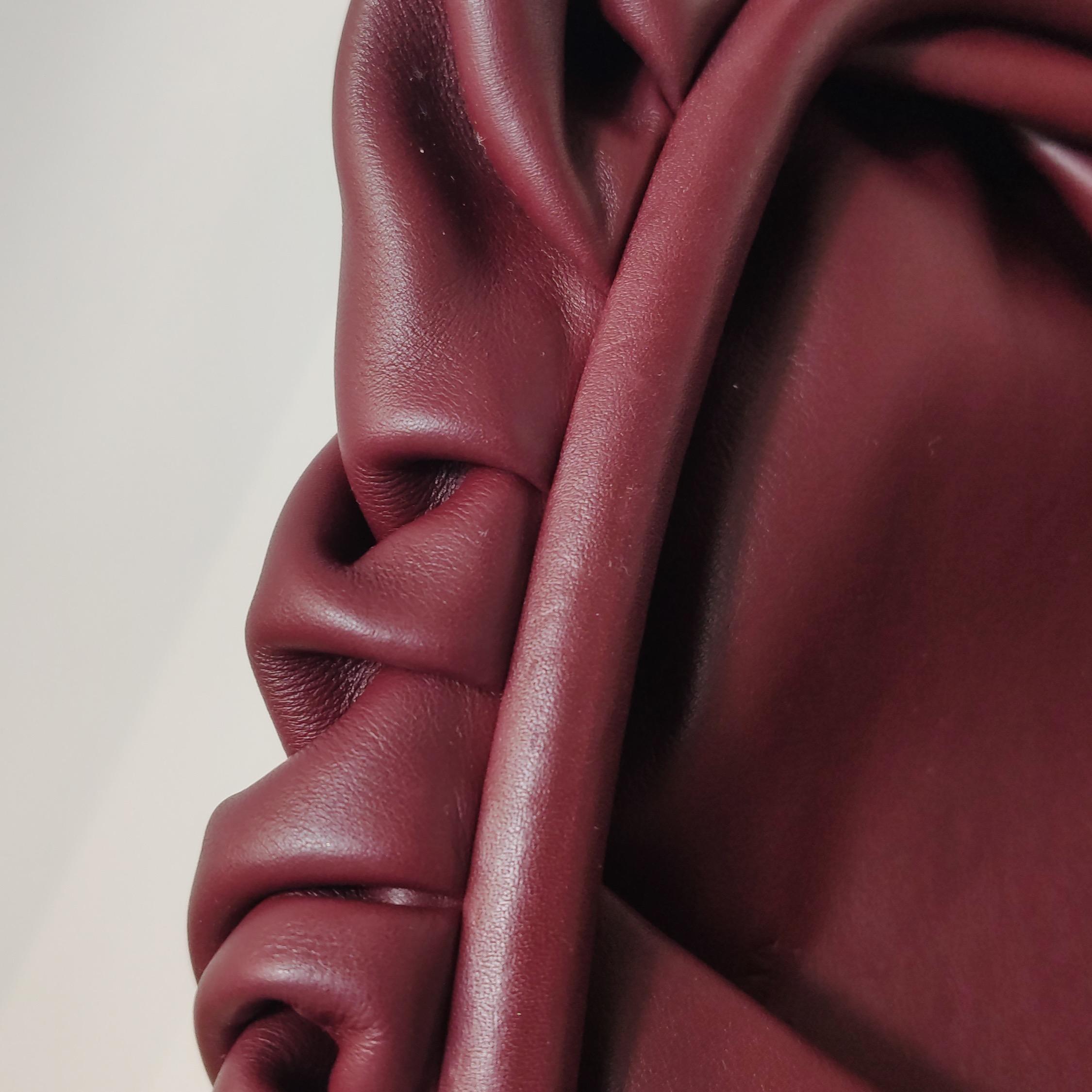 Bottega Veneta Pouch in pelle di vitello borgogna grande in vendita 4