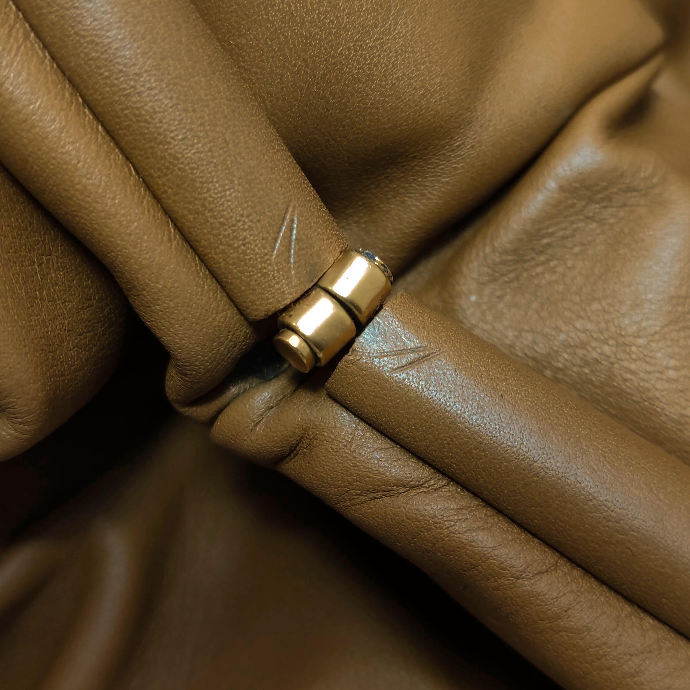 Bottega Veneta Pochette Cuir de veau Caramel Brown Large en vente 7
