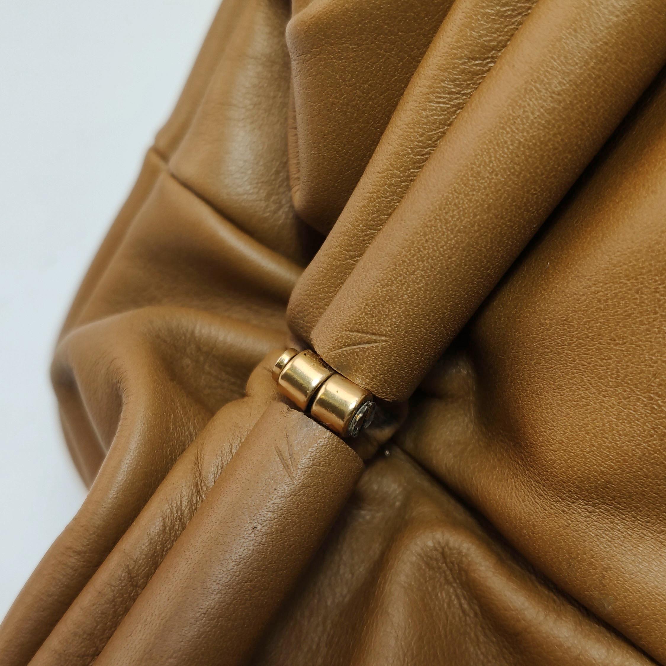 Bottega Veneta Pochette Cuir de veau Caramel Brown Large en vente 9