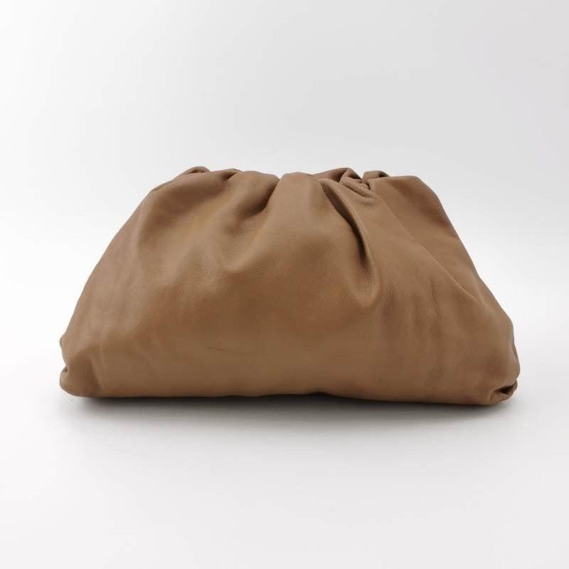 Donna Bottega Veneta Pouch in pelle di vitello marrone caramello grande in vendita