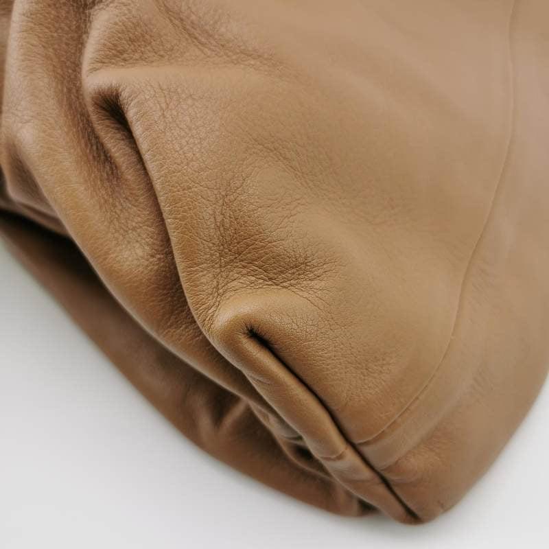 Bottega Veneta Pouch in pelle di vitello marrone caramello grande in vendita 2
