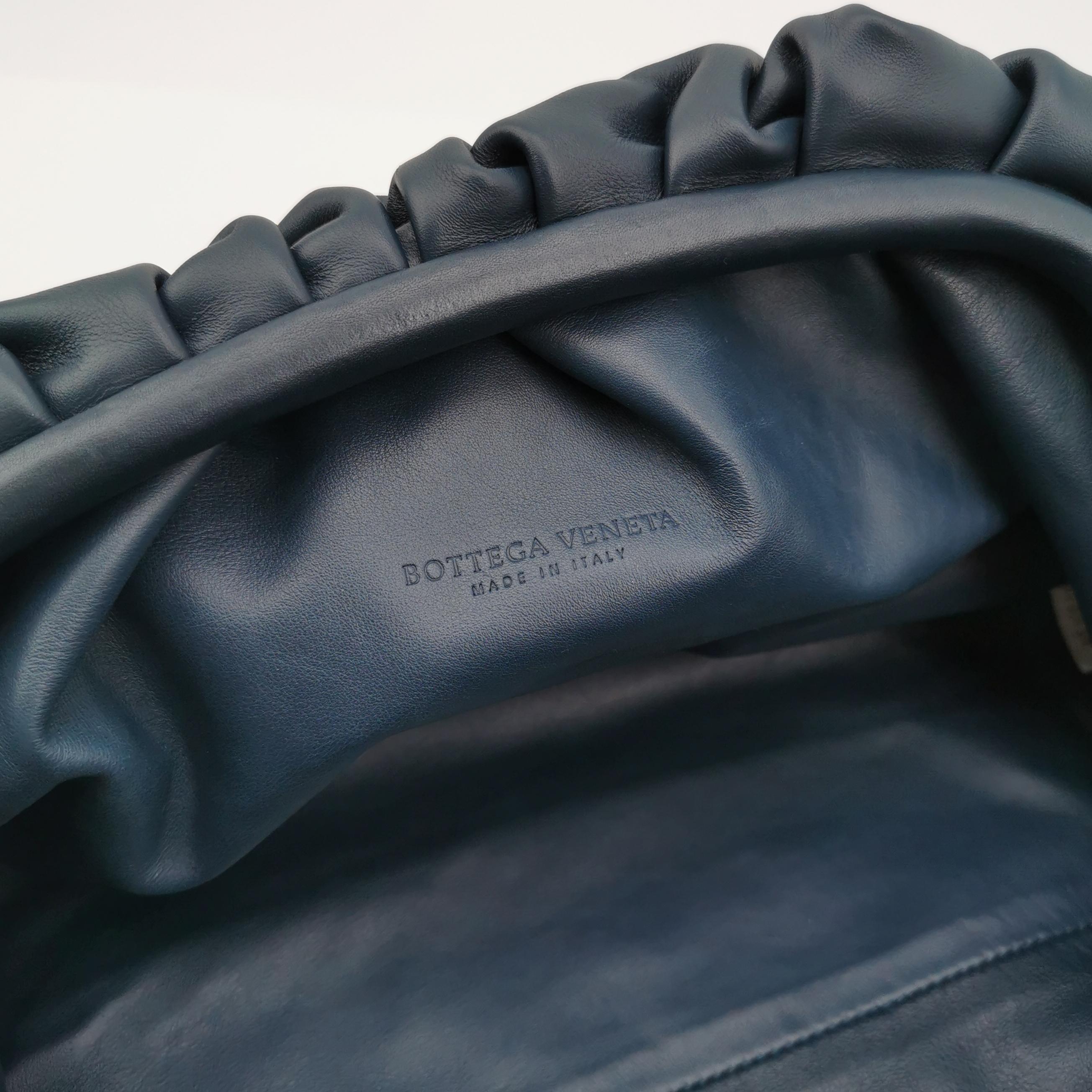 Bottega Veneta Marsupio in pelle di vitello Navy Grande in vendita 1
