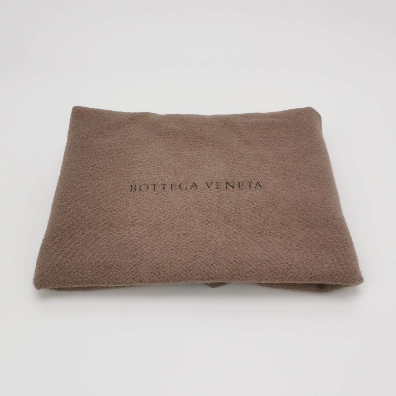 Bottega Veneta Pouch Calfskin Leather White Ecru Large For Sale 5