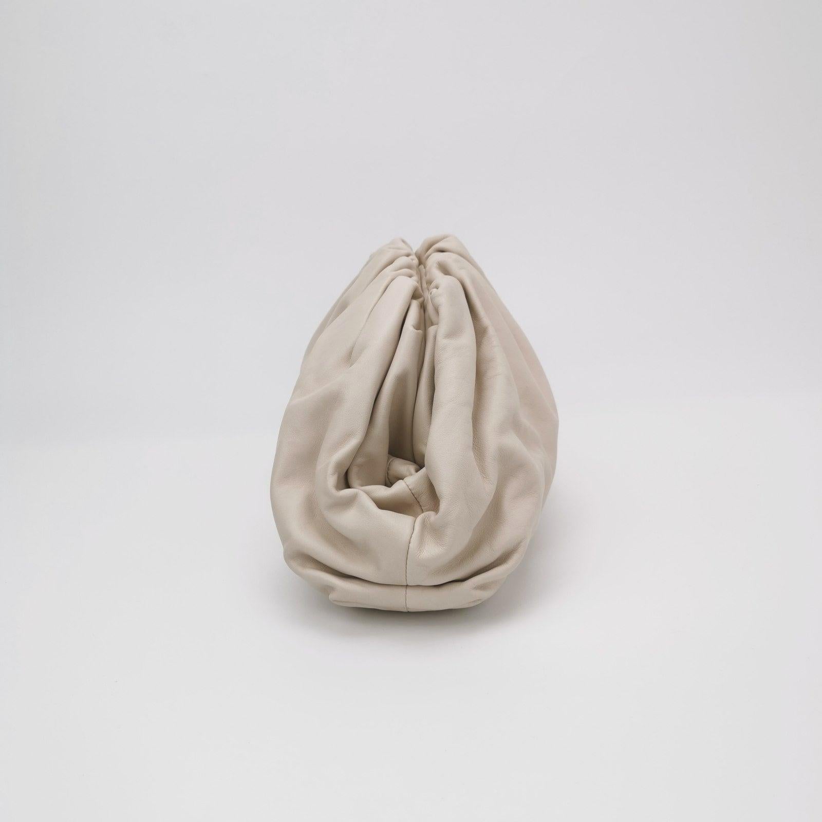 Bottega Veneta Pouch Calfskin Leather White Ecru Large These are professional photos of the actual bag offered by Luxbags. This Bottega Veneta Pouch stands out brilliantly, with its caramel colour on luxurious calfskin leather. On the inside, it