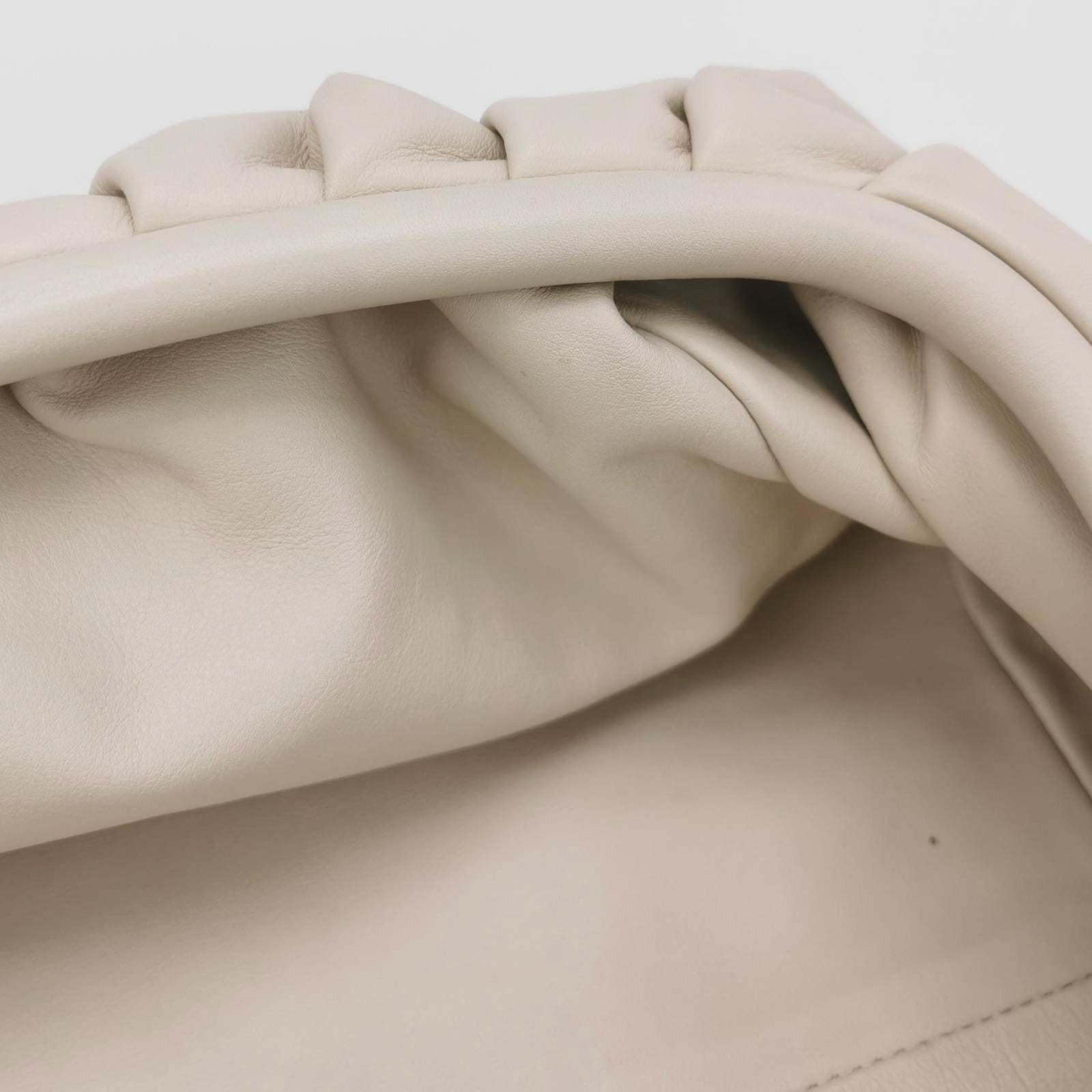Bottega Veneta Pouch Calfskin Leather White Ecru Large For Sale 4