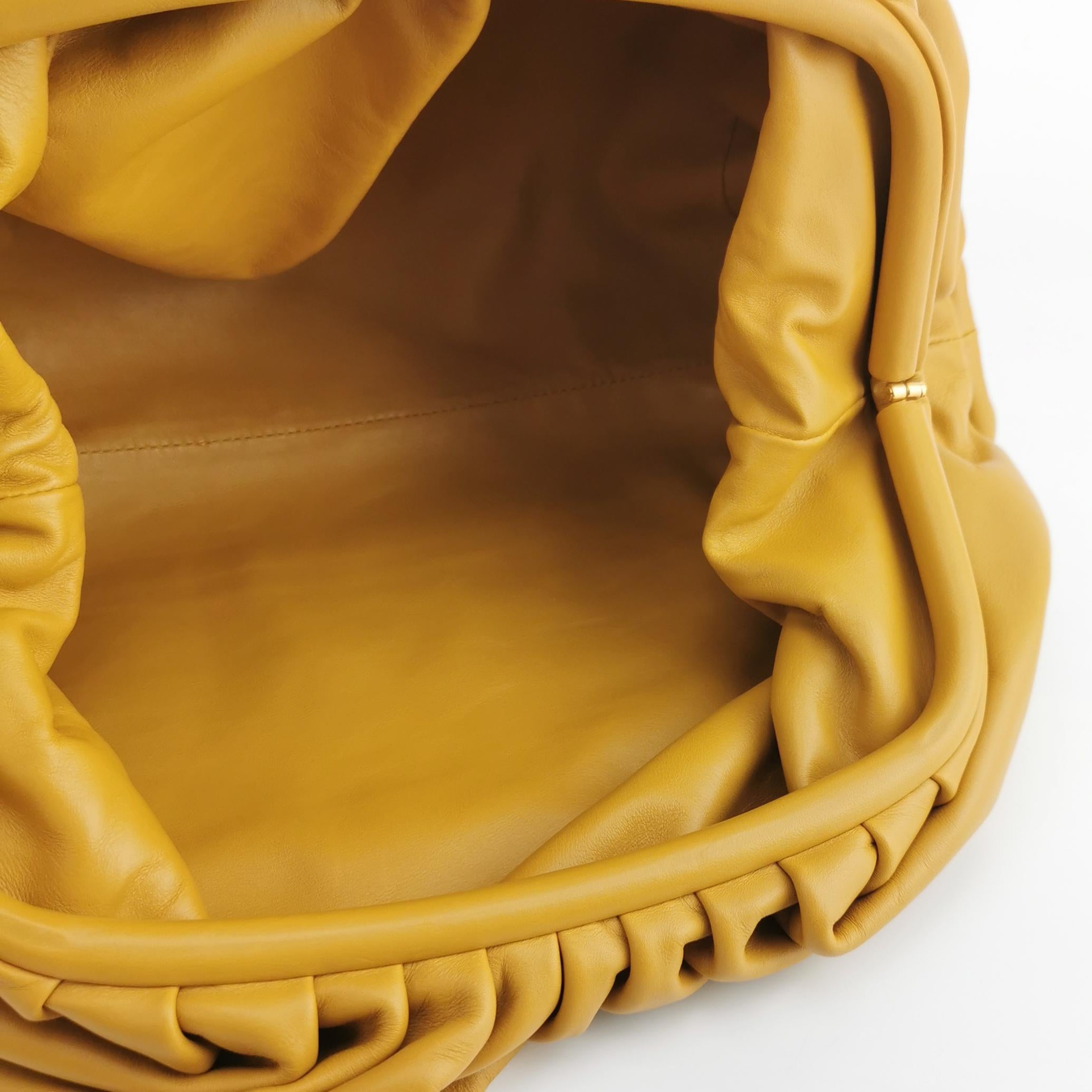 Donna Bottega Veneta Marsupio in pelle di vitello giallo grande in vendita