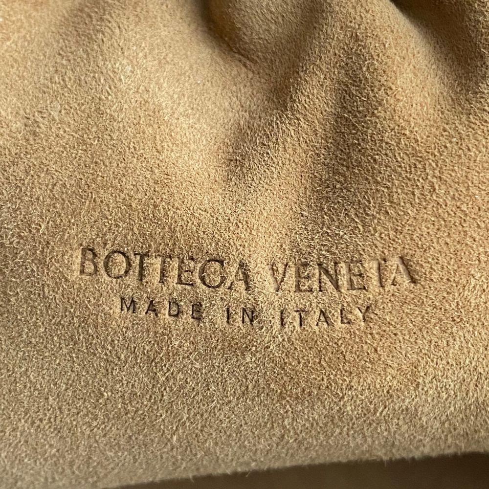 Bottega Veneta, Pouch in beige wood 1