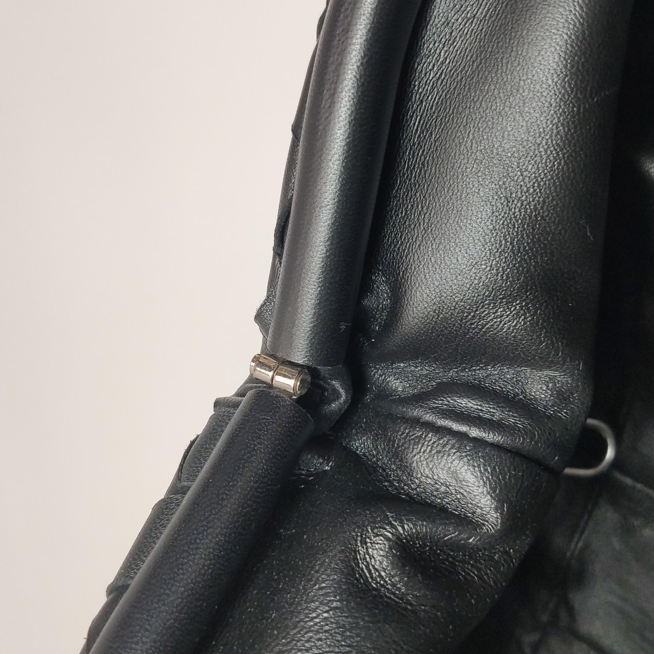 Bottega Veneta Pouch Large Intrecciato Black Calfskin Leather Clutch im Angebot 5