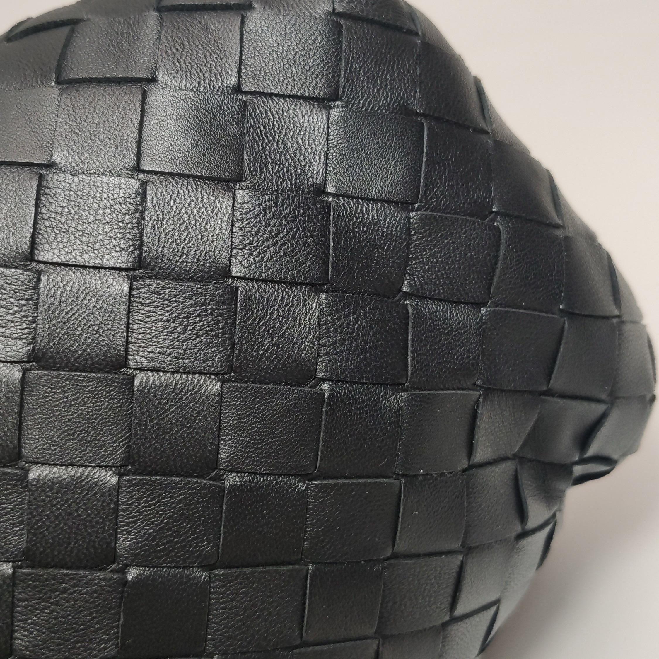 Bottega Veneta Pouch Large Intrecciato Black Calfskin Leather Clutch im Angebot 6