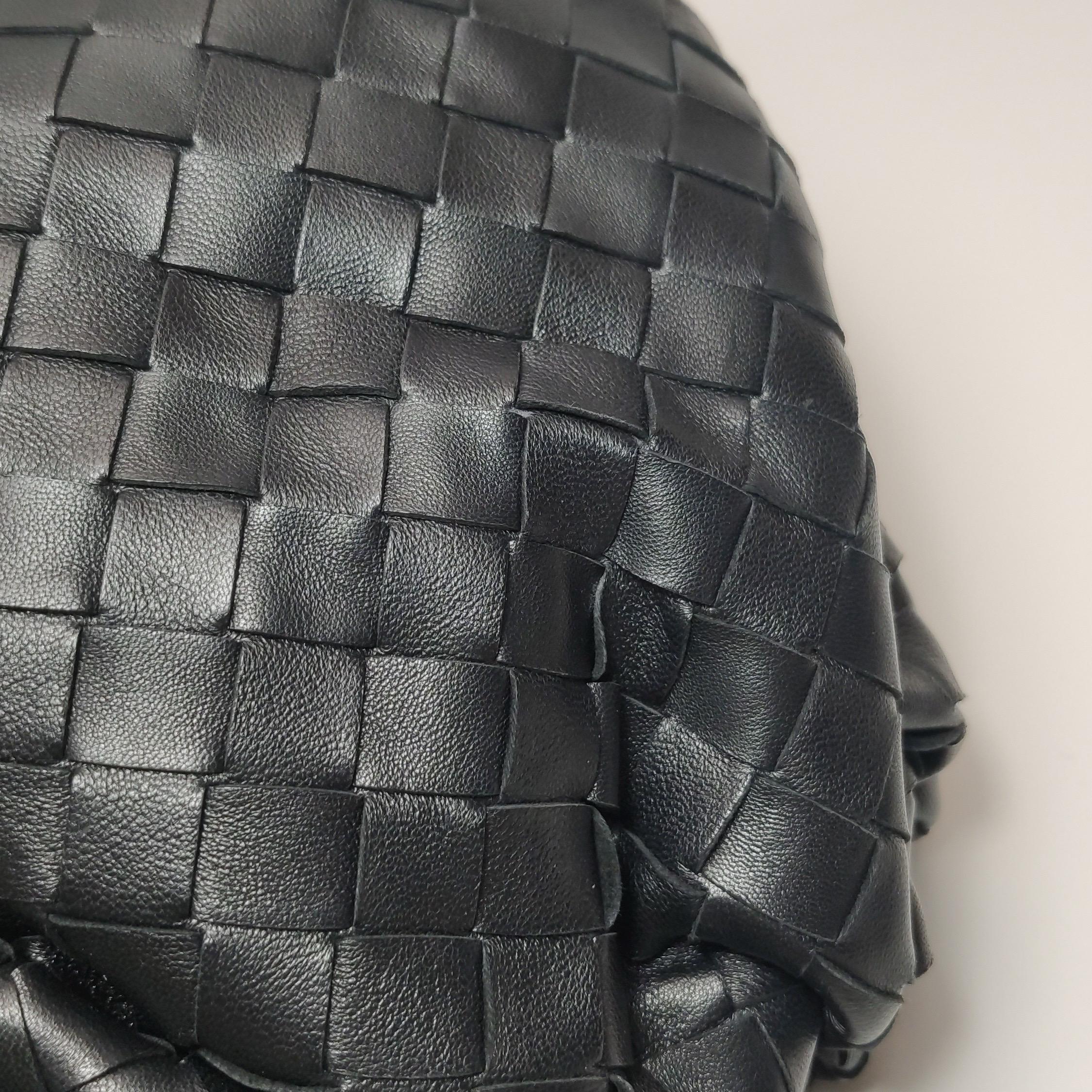 Bottega Veneta Pouch Large Intrecciato Black Calfskin Leather Clutch im Angebot 11