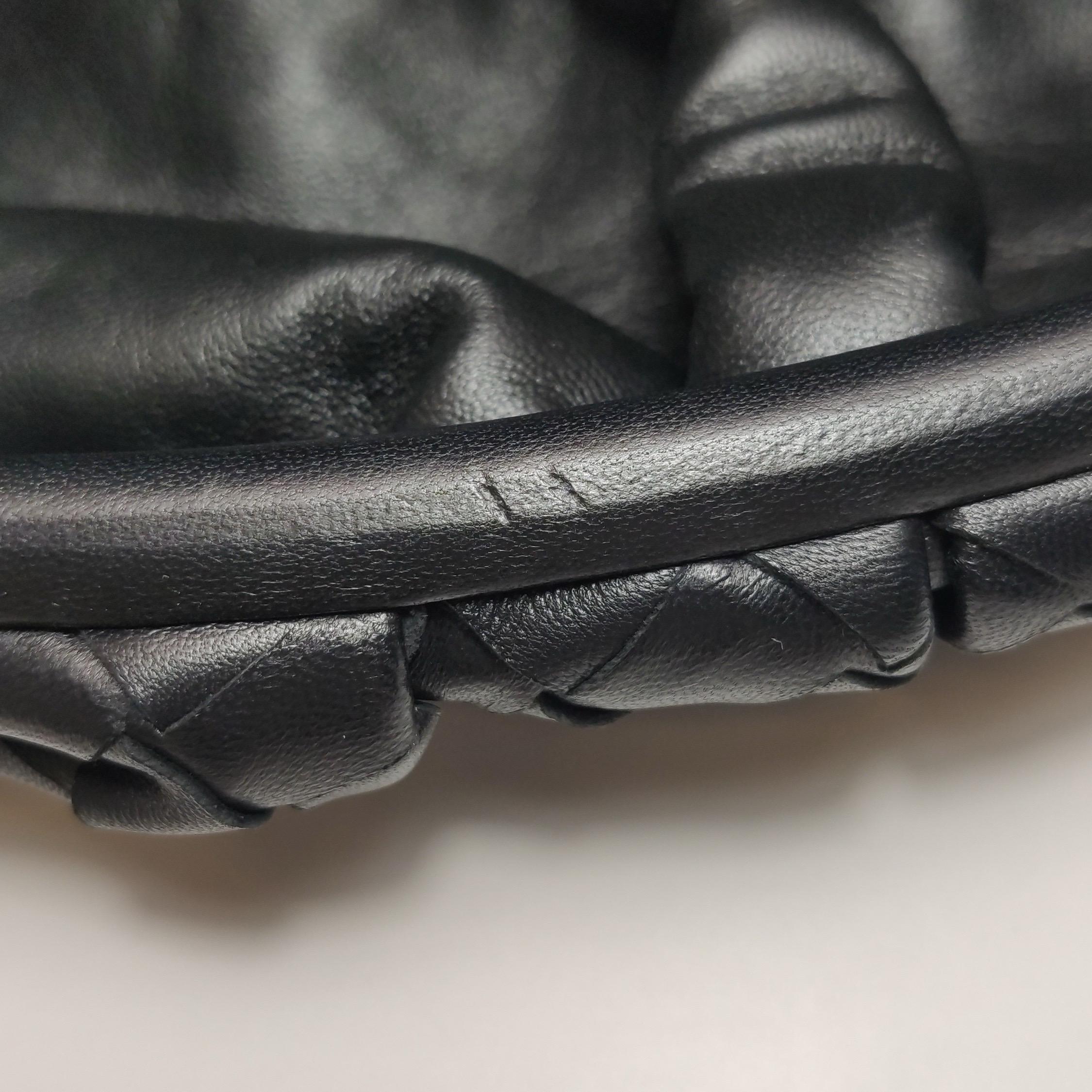 Bottega Veneta Pouch Large Intrecciato Black Calfskin Leather Clutch im Angebot 12