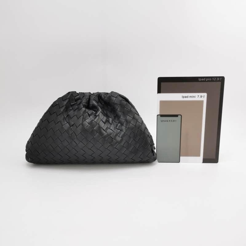 Bottega Veneta Bolso Grande Intrecciato Piel de Becerro Negro Clutch en Nuevo estado para la venta en AUBERVILLIERS, FR