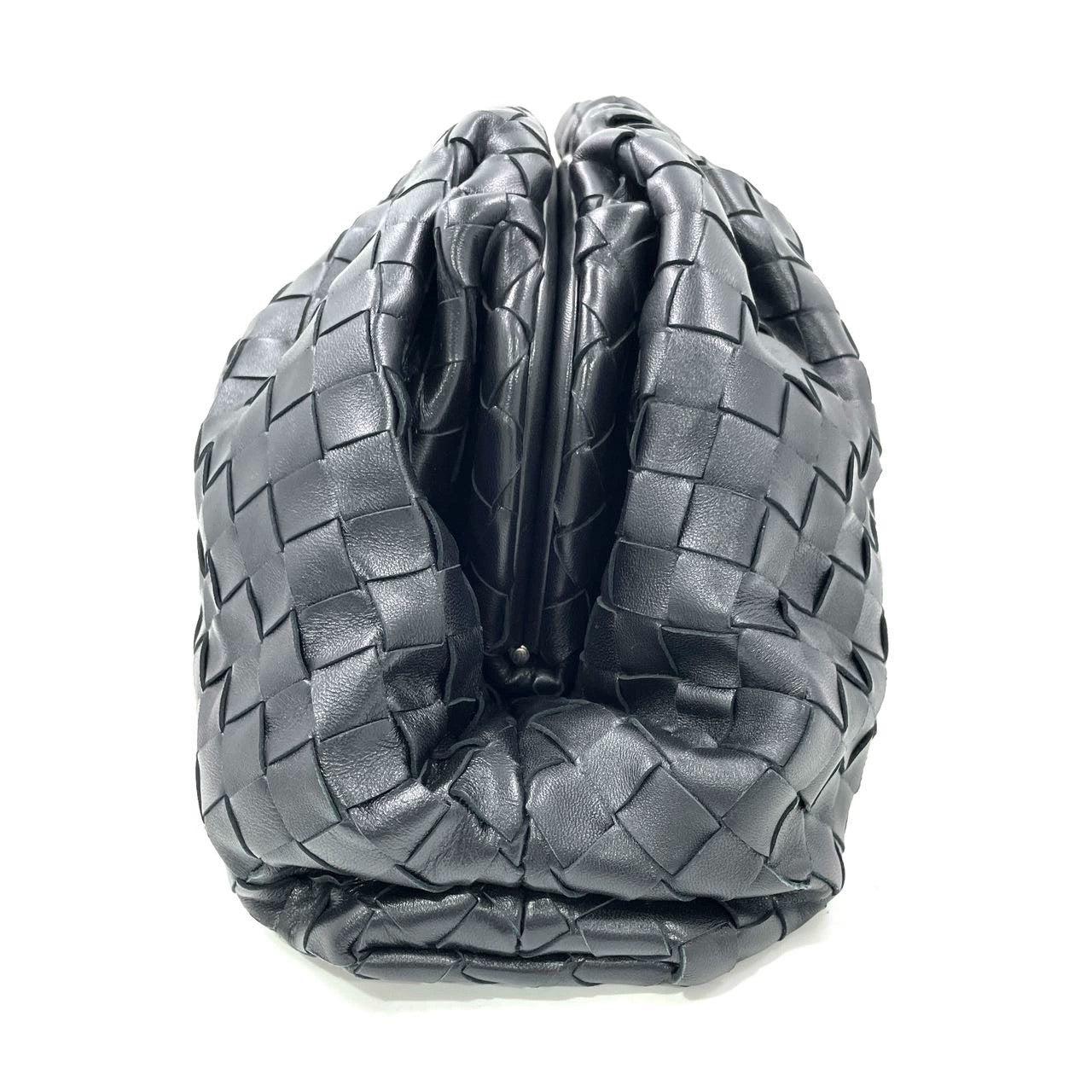 Women's Bottega Veneta Pouch Large Intrecciato Black Calfskin Leather Clutch For Sale