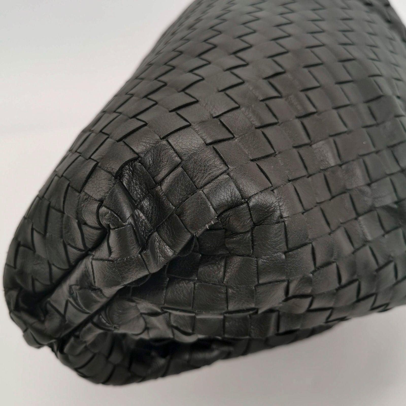Bottega Veneta Pouch Large Intrecciato Black Calfskin Leather Clutch 3