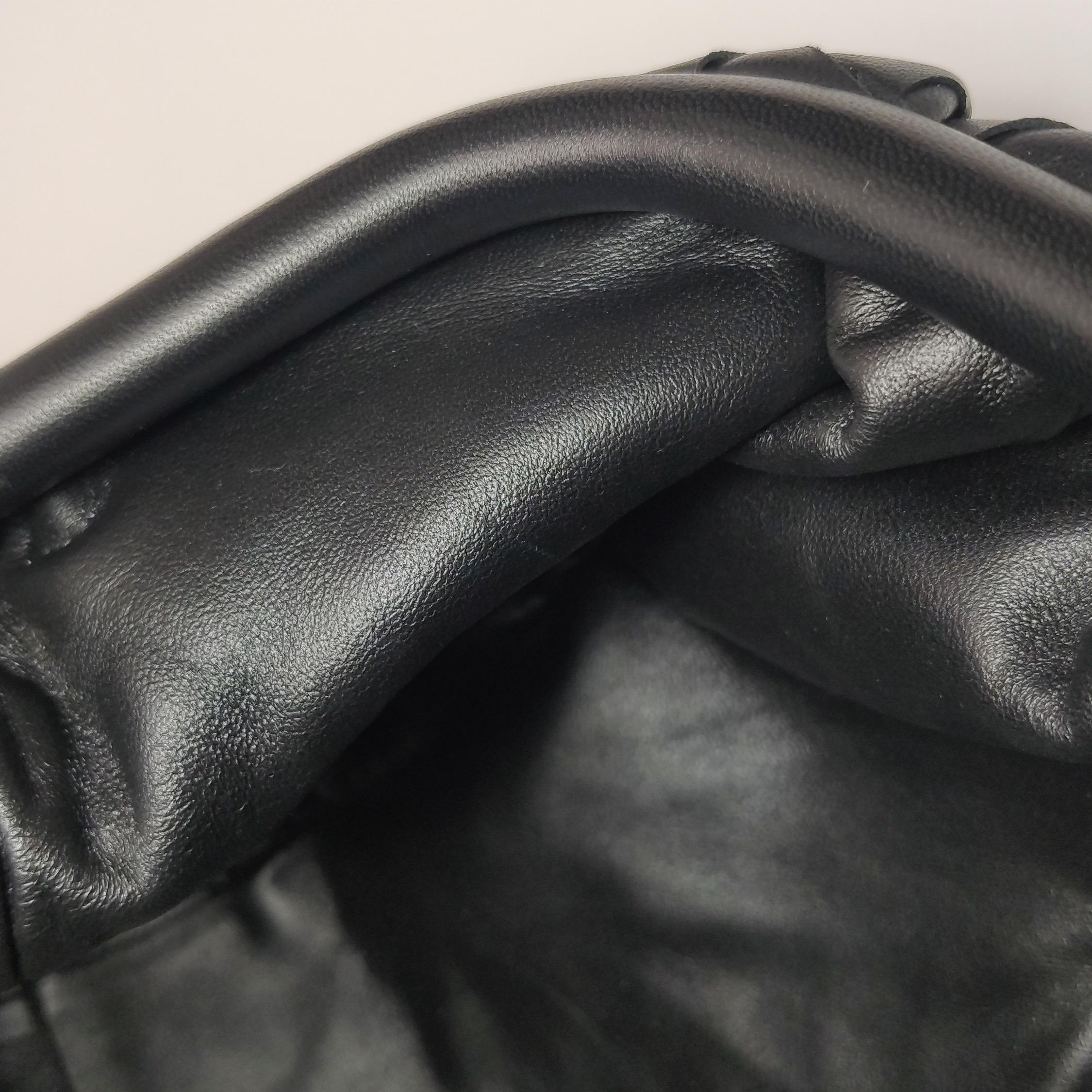 Bottega Veneta Pouch Large Intrecciato Black Calfskin Leather Clutch im Angebot 3