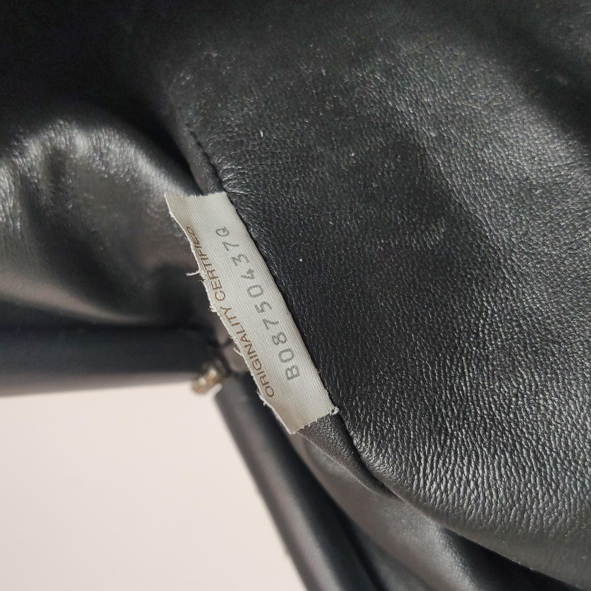 Bottega Veneta Pouch Large Intrecciato Black Calfskin Leather Clutch im Angebot 4