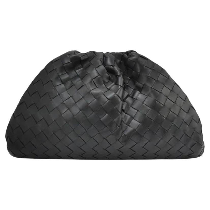 Bottega Veneta Bolso Grande Intrecciato Piel de Becerro Negro Clutch en venta