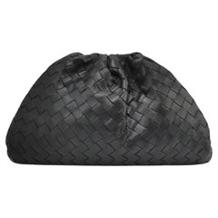 Bottega Veneta Bolso Grande Intrecciato Piel de Becerro Negro Clutch