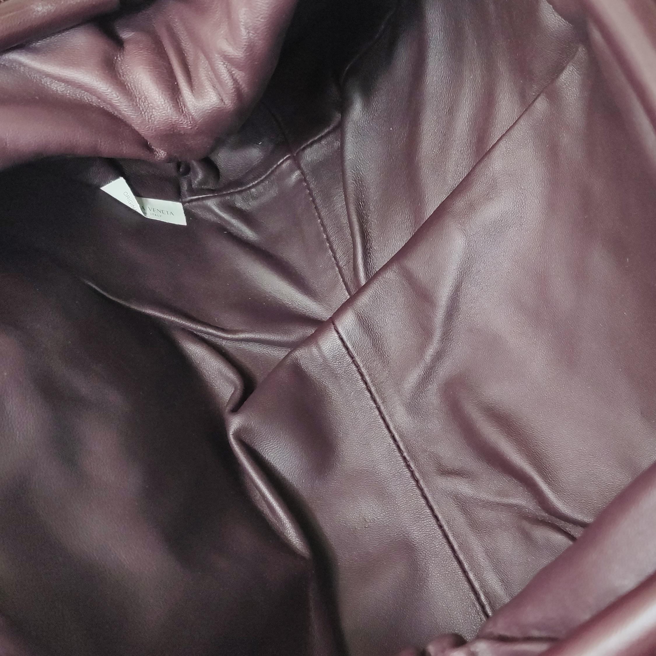 Bottega Veneta Pochette Large Intrecciato Cuir de veau brun chocolat foncé en vente 5