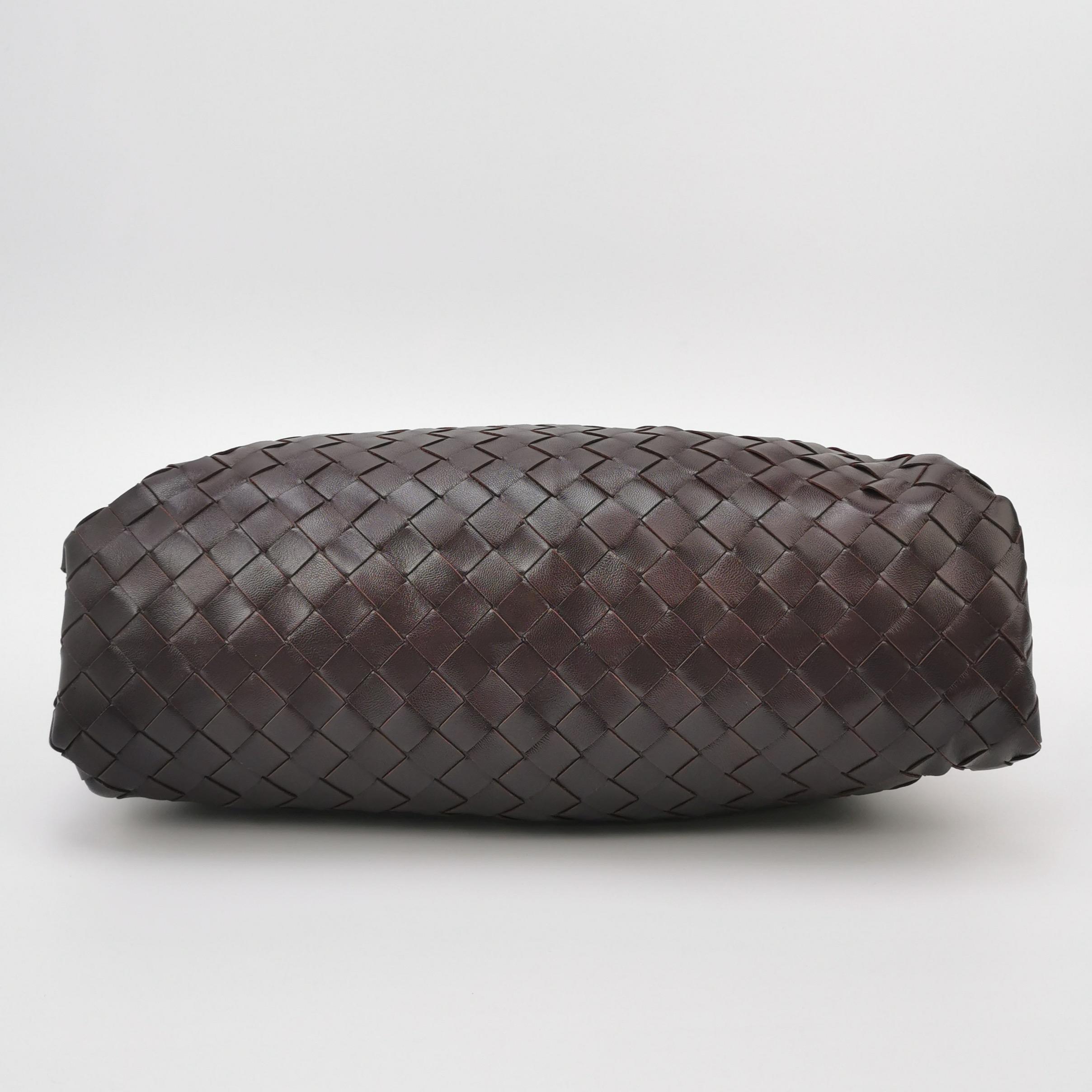Bottega Veneta Pochette Large Intrecciato Cuir de veau brun chocolat foncé en vente 3