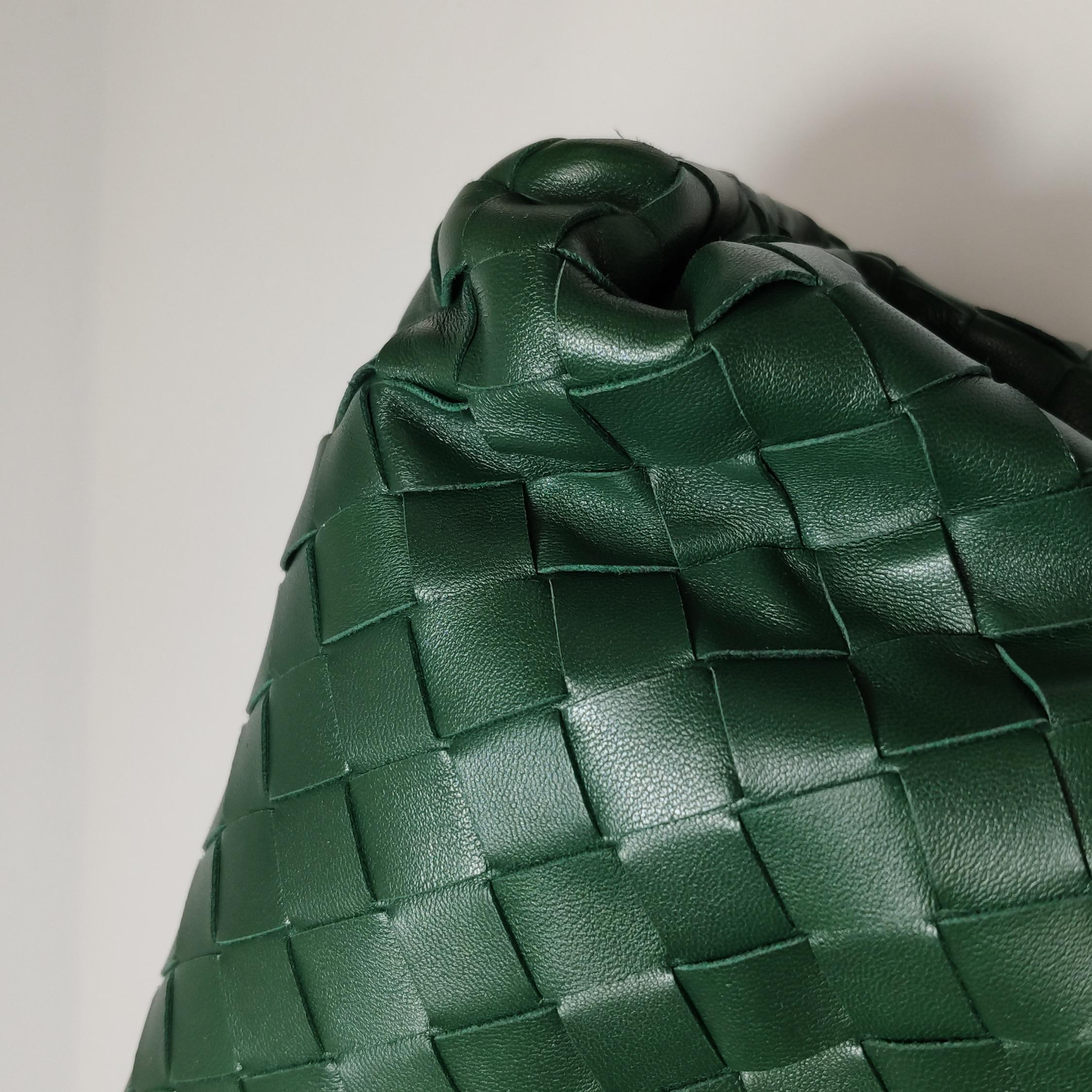 Bottega Veneta Pochette large en cuir de veau Intrecciato vert foncé en vente 5