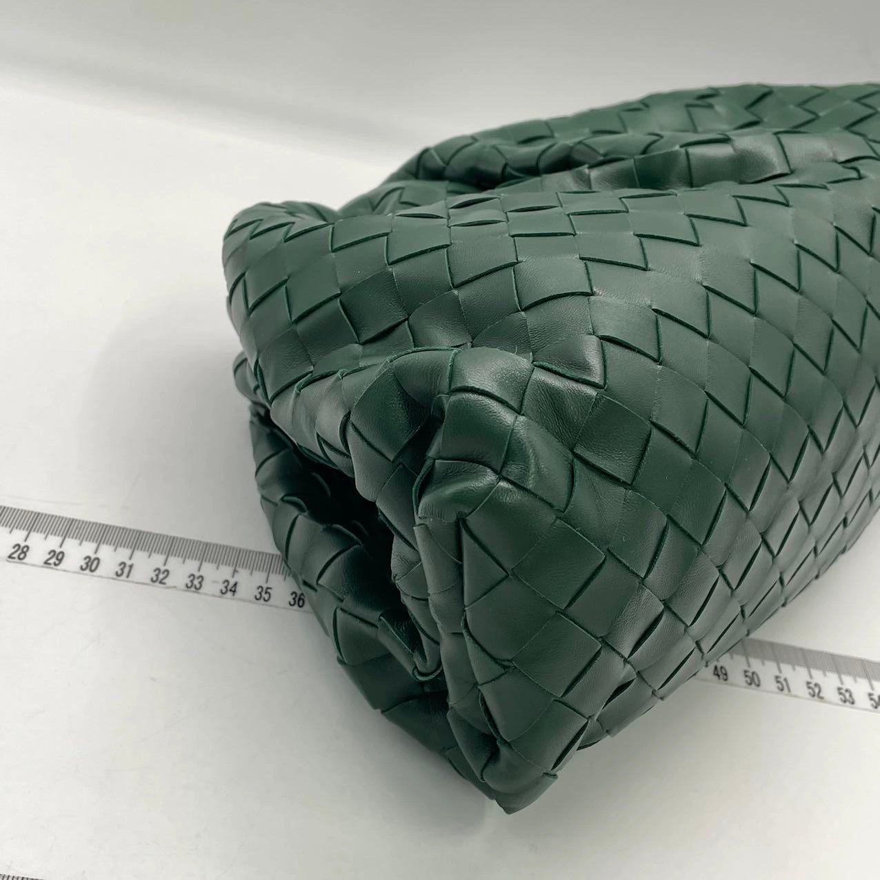 Bottega Veneta Pochette large en cuir de veau Intrecciato vert foncé en vente 5
