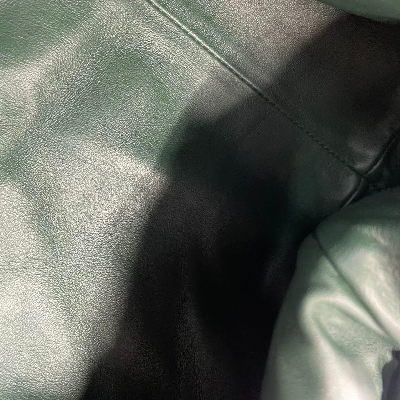 Bottega Veneta Pochette large en cuir de veau Intrecciato vert foncé en vente 6