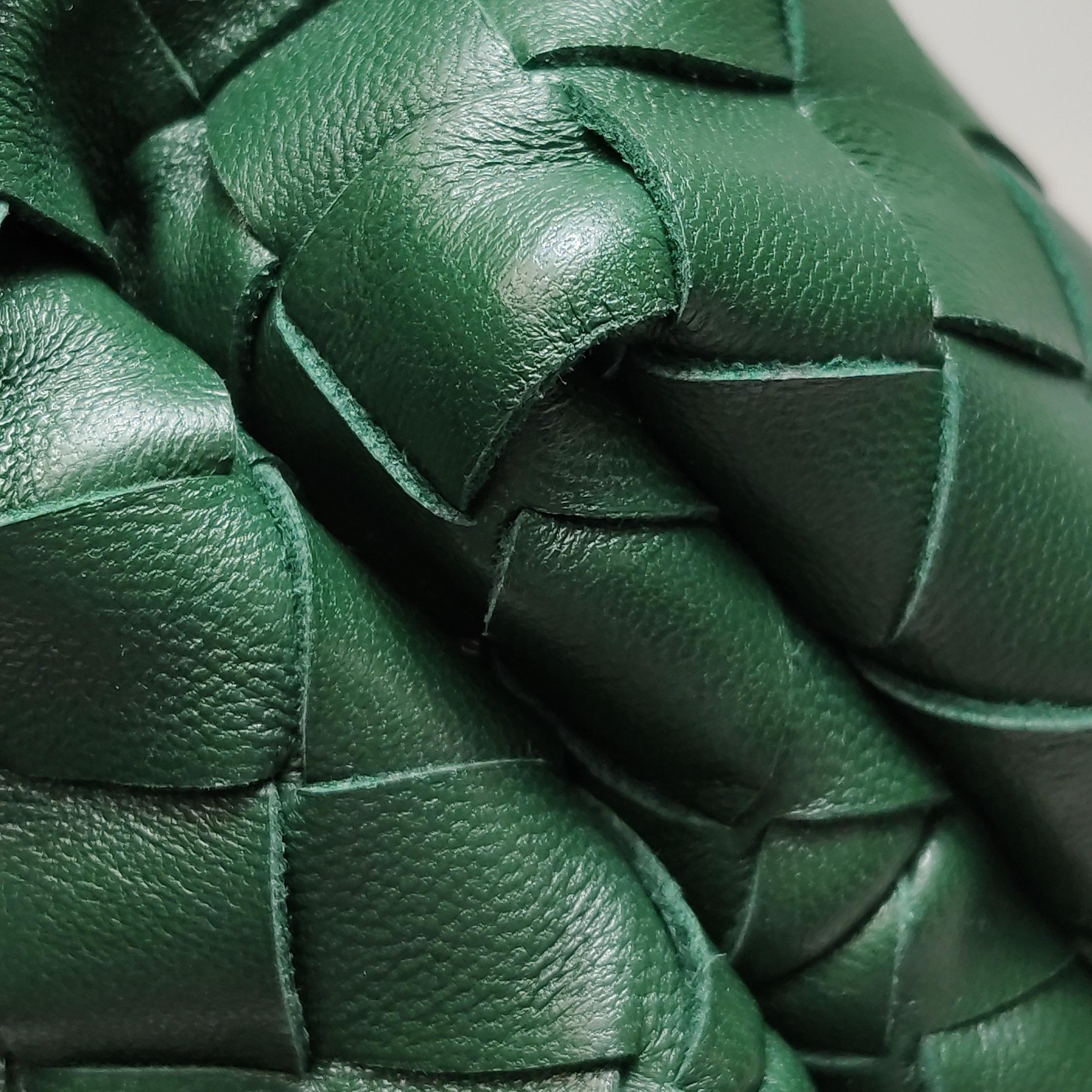 Bottega Veneta Pochette large en cuir de veau Intrecciato vert foncé en vente 6