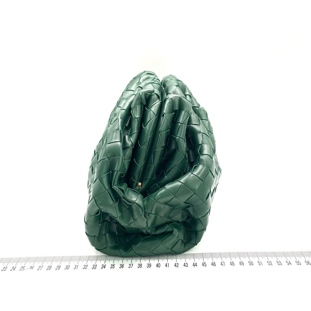 Bottega Veneta Pochette large en cuir de veau Intrecciato vert foncé en vente 8