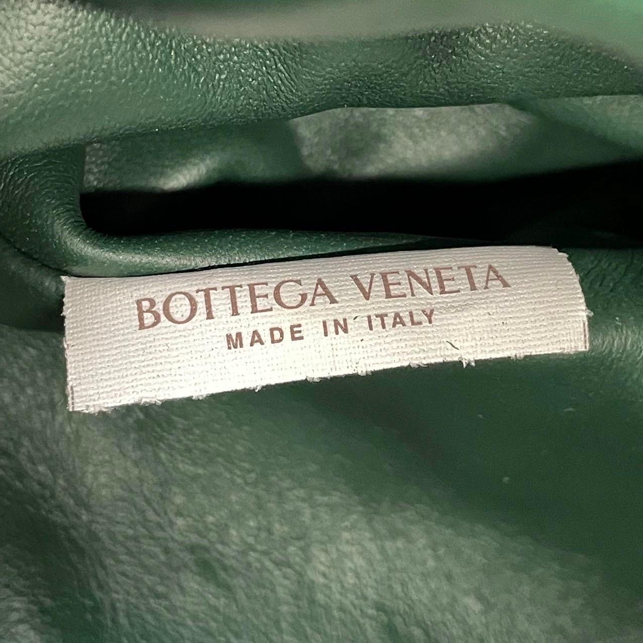 Bottega Veneta Pochette large en cuir de veau Intrecciato vert foncé en vente 9