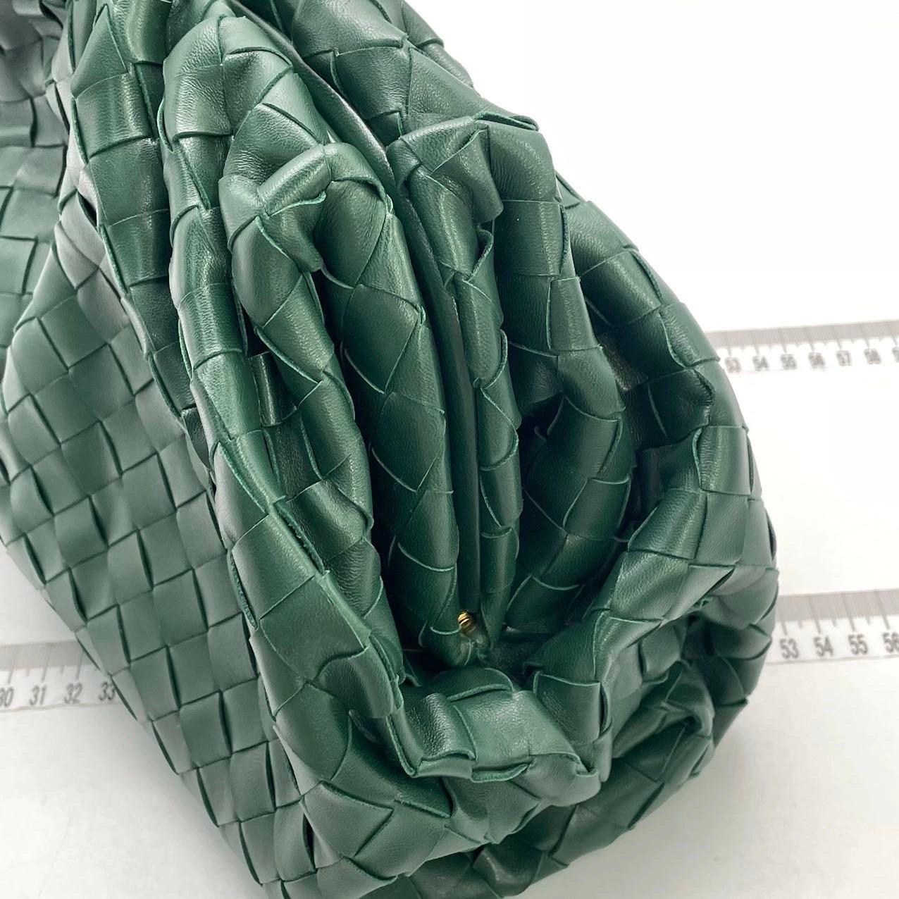 Bottega Veneta Pochette large en cuir de veau Intrecciato vert foncé en vente 12
