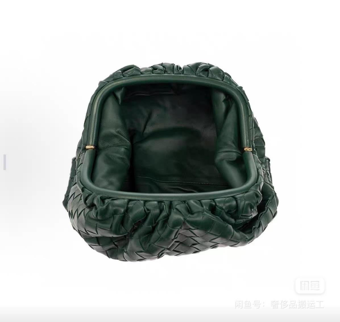 Bottega Veneta Pochette large en cuir de veau Intrecciato vert foncé Neuf - En vente à AUBERVILLIERS, FR