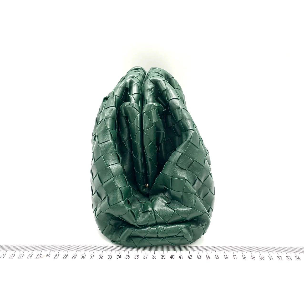 Bottega Veneta Pochette large en cuir de veau Intrecciato vert foncé Pour femmes en vente