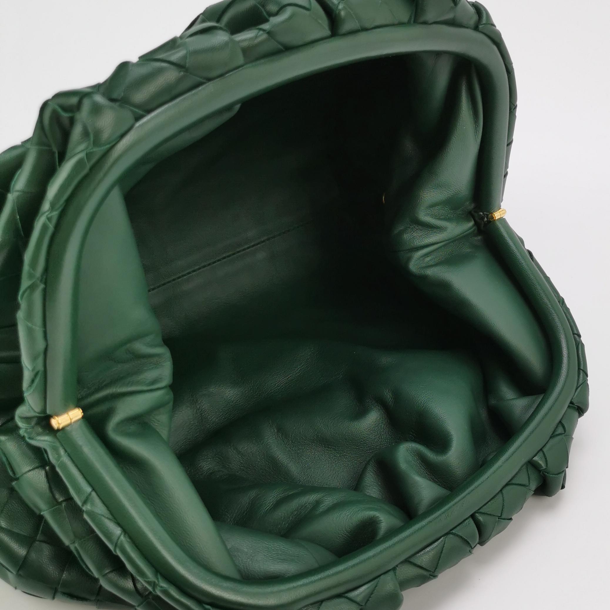 Bottega Veneta Pochette large en cuir de veau Intrecciato vert foncé en vente 3